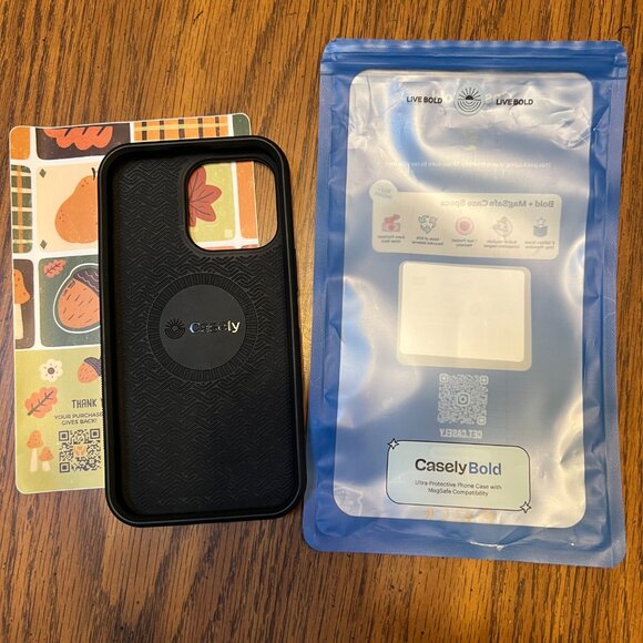 iPhone 13 Pro - NEW - Casely Bold Plaid Christmas, Fall, Holidays - Picture 3 of 4